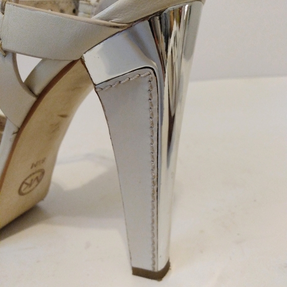 Michael Michael Kors Cream Silver Leather Strap Buckle 5" Heels sz 8.5 M - Picture 6 of 13